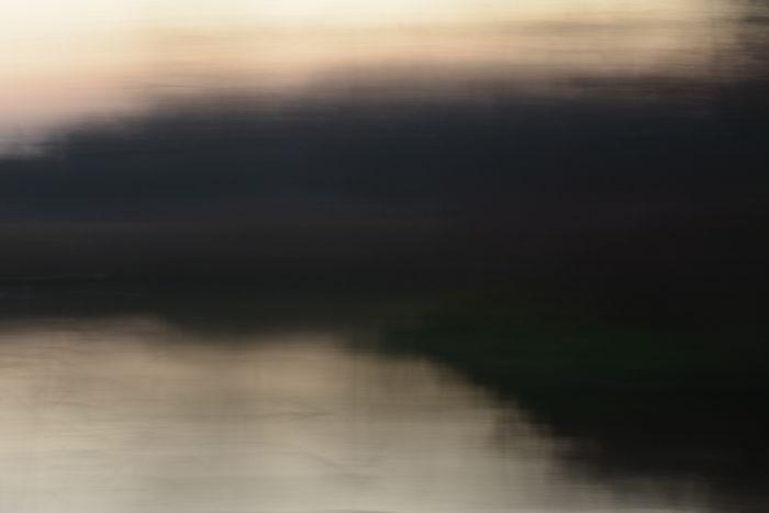 Natuurfoto’s gemaakt tijdens een periode van innerlijke stilte en vertraging. beelden die uitnodigen om het landschap als innerlijke ruimte te ervaren.